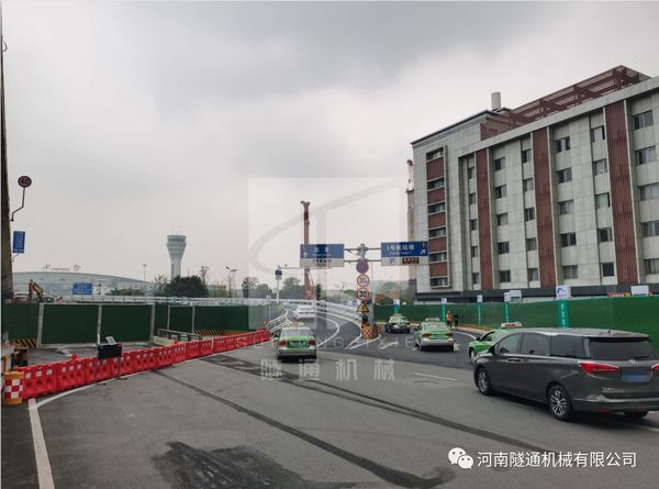 中国水利水电第七工程局有限公司成都轨道交通19号线钢便桥项目顺利通车(图1)